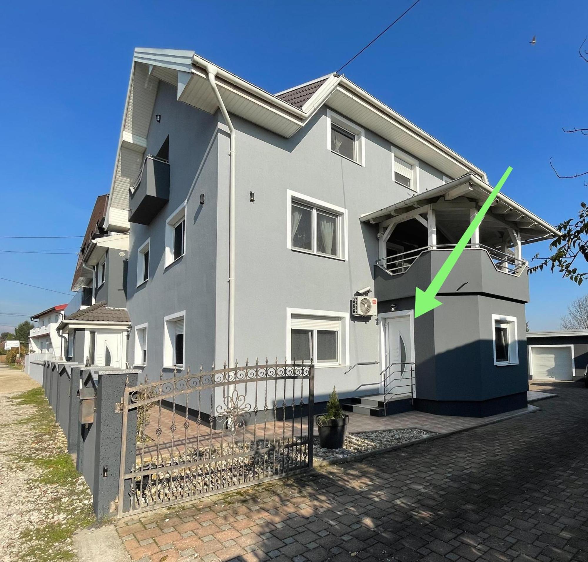 4 Stars Apartments Near Airport 벨리카 고리차 외부 사진