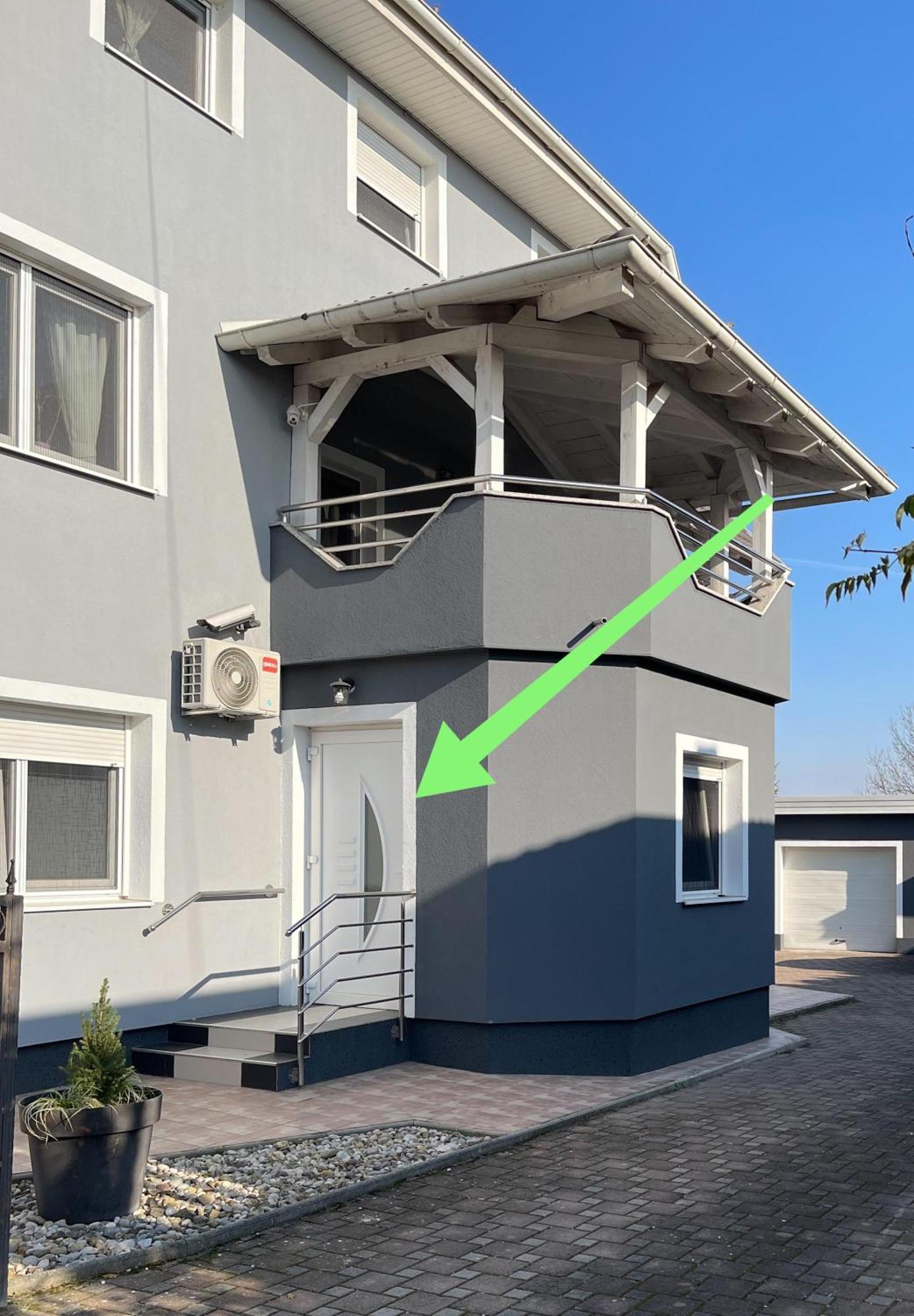4 Stars Apartments Near Airport 벨리카 고리차 외부 사진